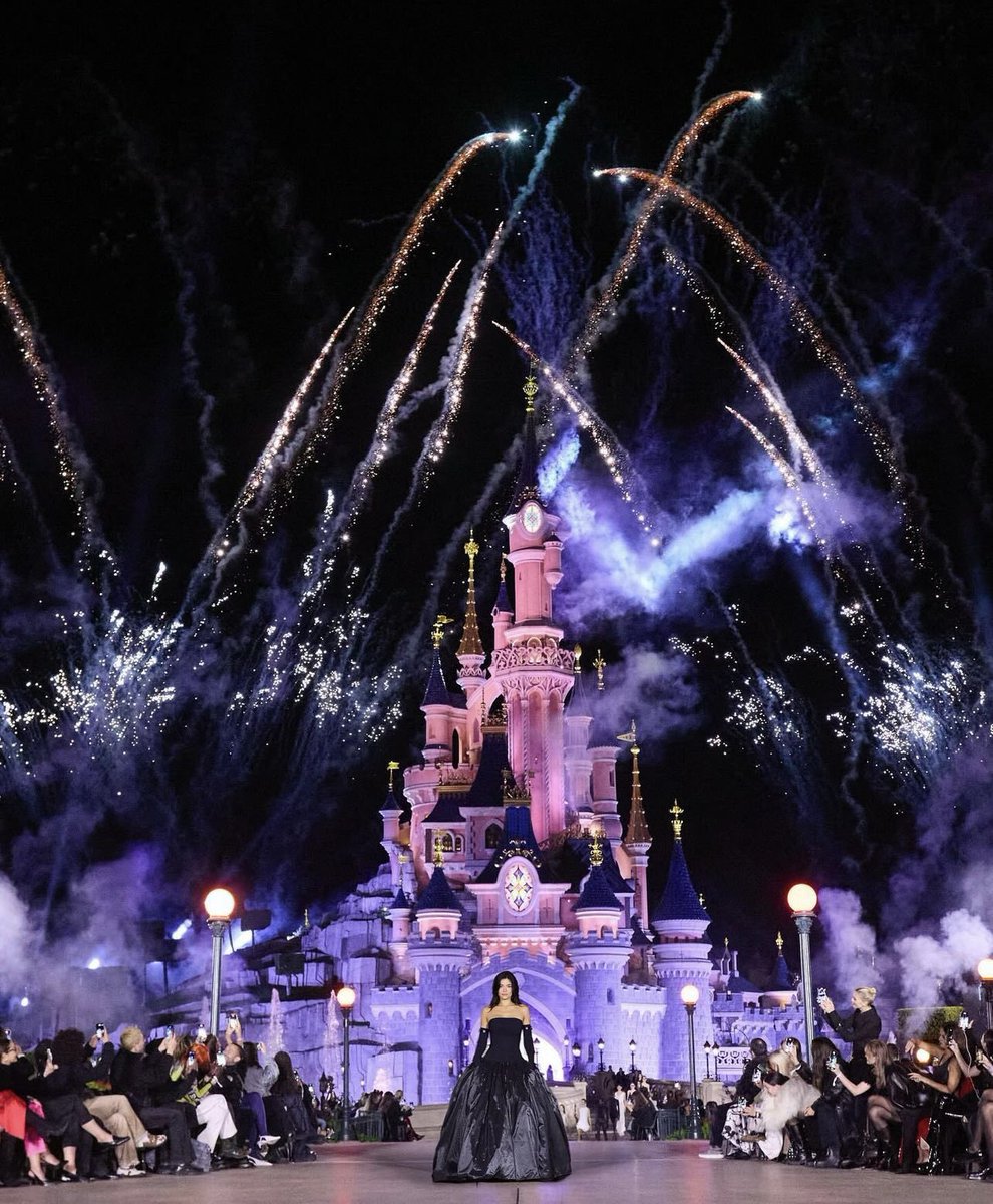 🅟𝗼𝗽 𝗖𝗿𝗮𝘃𝗲 © 𝟚𝟘𝟚𝟜 • 𝖤𝗇𝗍𝖾𝗋𝗍𝖺𝗂𝗆𝖾𝗇𝗍!
𝖤͟𝗏͟𝖾͟𝗇͟𝗍͟ › 𝗡𝗲𝘄𝘀
🗞️ › 𝗍𝖺𝗀: #iPopCraveRP

𝗡𝗼̈𝘃𝗮𝗵 𝗞. 𝗥𝗶𝘃𝗶𝗲́𝗿𝗲 (<a href="/almamalherida/">Me mudé a @musefairies !</a>) closes the #ParisFWRP on the <a href="/CoperniRP/">Coperni ᴿᴾ</a> catwalk in <a href="/iDisneylandRP/">𝖣𝗂𝙨𝗇𝗲𝘆𝗹𝖺𝗇𝖽 ᴿᴾ</a> <a href="/RPFashionWeek/">𝗙𝖺𝙨𝘩𝗂𝗼𝗇 𝘞𝗲𝗲𝙠 ᴿᴾ</a>