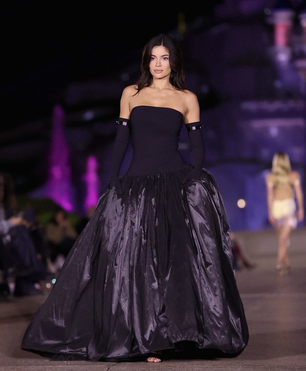 © 𝗣𝗼𝗽 𝗙𝗮𝘀𝗵𝗶𝗼𝗻 (#PopFashionRP)
#FashionWeekRP › Event › #CoperniRP

𝗡𝗼̈𝘃𝗮𝗵 𝗞. 𝗥𝗶𝘃𝗶𝗲́𝗿𝗲 (<a href="/almamalherida/">Me mudé a @musefairies !</a>) look to <a href="/CoperniRP/">Coperni ᴿᴾ</a> with <a href="/iDisneylandRP/">𝖣𝗂𝙨𝗇𝗲𝘆𝗹𝖺𝗇𝖽 ᴿᴾ</a> New Collection in #ParisFWRP <a href="/RPFashionWeek/">𝗙𝖺𝙨𝘩𝗂𝗼𝗇 𝘞𝗲𝗲𝙠 ᴿᴾ</a>