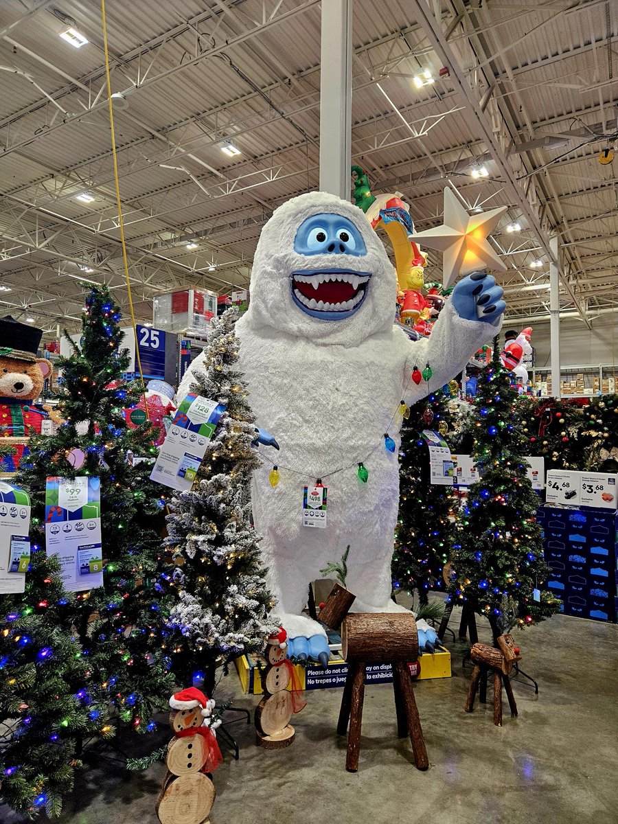 jrtoastyman's tweet photo. Step aside, 12 foot skeleton. There's a new sheriff in town... https://t.co/ET99f8QVaN