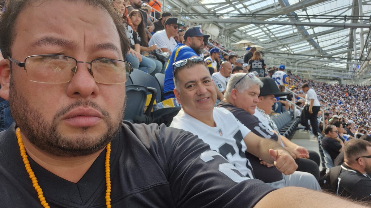 RoyRaiderFokker's tweet photo. #NFLENTelevisa Raiders Laguna desde Los Angeles California, apoyando a los Malosos. https://t.co/MTRqGNDawA