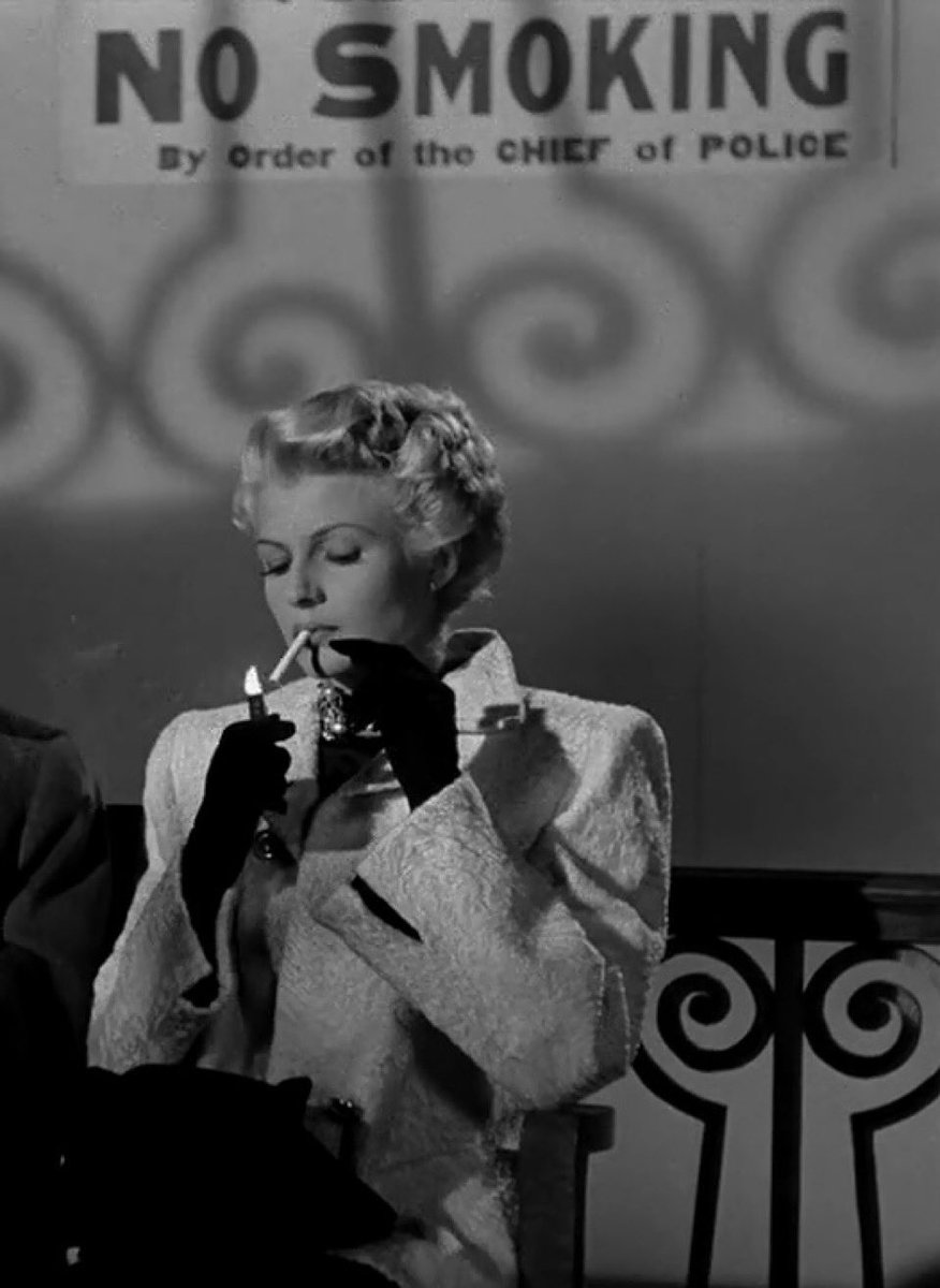 Mother is mothering.

#TCMParty #RitaHayworth #FilmNoir