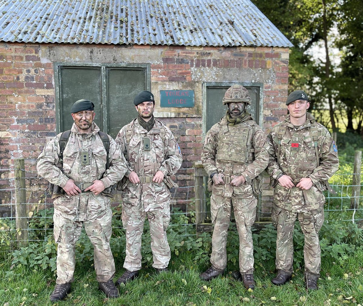 TheRoyalCCF's tweet photo. @ITC_Catterick @CCFcadets @ArmyCadetsUK @TheRoyalSchool @KingsSchoolCCF @malverncollege What happens when you get 4 @rgshw OWs together at the appropriately named Youens Lodge? #WorldClass #CharacterEducation for our young people! A healthy amount of leg-pulling too #brotherlylove #likefamily. Such a great team, all raised through @RGSHWCCF! https://t.co/drx2aebkZI