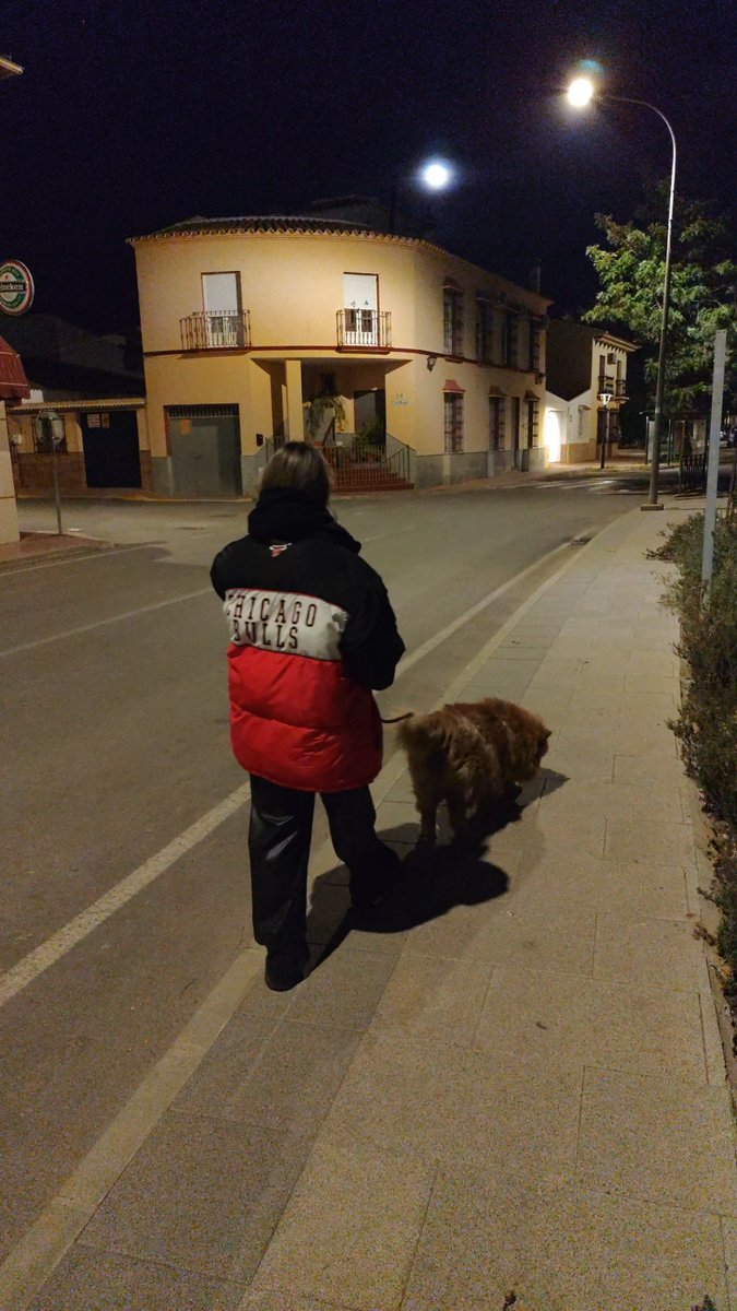 daariizaa05's tweet photo. una tía chulísima que me quita los chaquetones y la perra en mi pueblo 
que tienes tú? https://t.co/RHANUPd8qp
