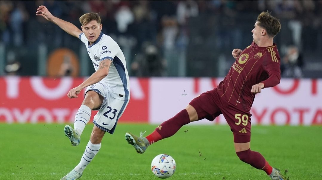 Calciatori scarsi tecnicamente, lenti, timorosi, che trovano nel passaggio all'indietro l'unico rifugio. Gente che si fa scappare la palla dai piedi, altri che cascano sul pallone. Miracolati che domani invece di andare a lavorare cominceranno a preparare la prossima figuraccia