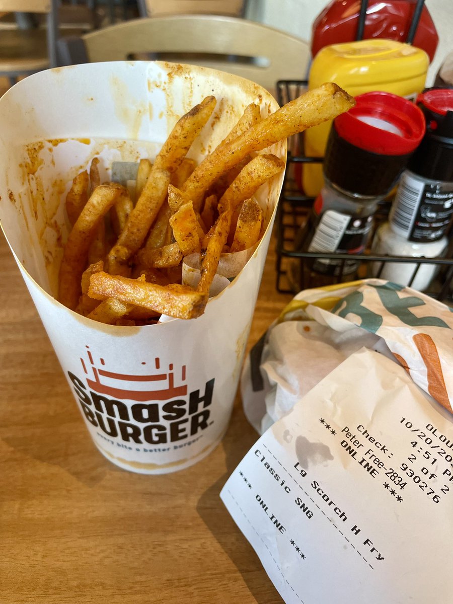 DCOutlook's tweet photo. Sorry @Smashburger but this ISN’T a large fries (and yes, we checked the bag) #DeathByPapercut #ItsTheLittleThingsThatCount https://t.co/wEldfArkCL