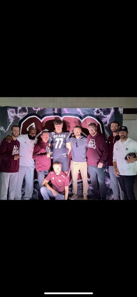 StephenMeitz79's tweet photo. Had a great official visit this weekend at @MoStateFootball! Can’t wait til next season 🐻🐻🐻@Ry_Beard @Coach_Halpin @NickPetrinoMSU @Coach_CFRANK @sumner_jake @tylerwass @JPRockMO @EurekaFootball @AllenTrieu @NateLatsch https://t.co/WvBi8248eC