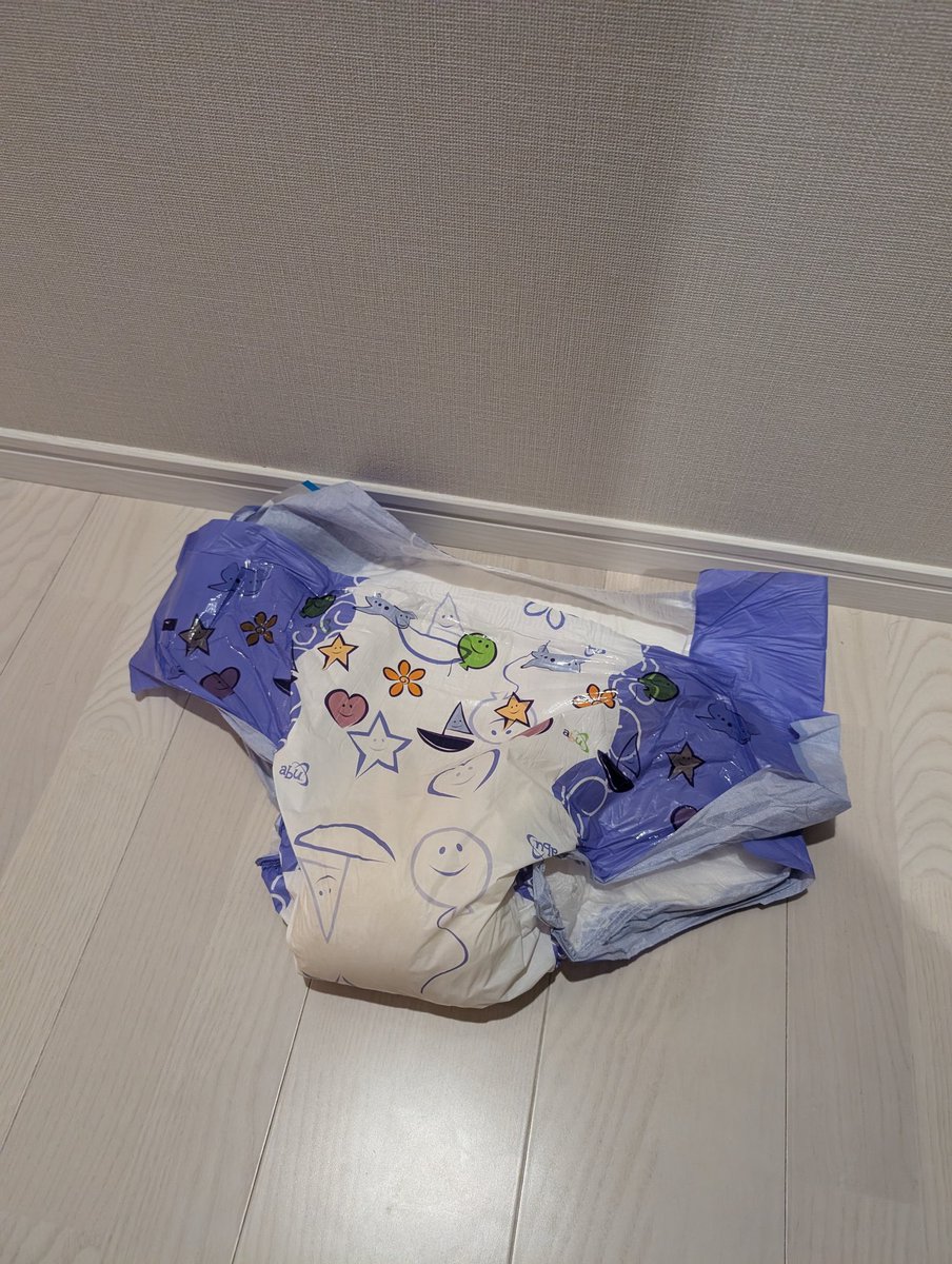 MommyEllie_Abdl's tweet photo. Guess what happened here🌚
#abdl #aissy #diaper https://t.co/WdRtjzwclP