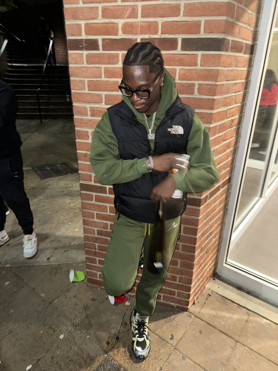 10kWarith_'s tweet photo. rhude boy🎰 https://t.co/4OrmQo0HSD