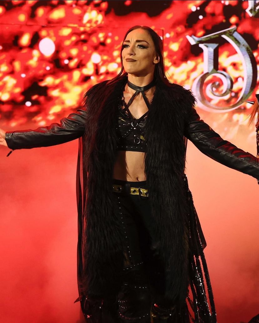 ariloveswwe's tweet image. The Unholy Union ❤️‍🔥✨🖤

Alba Fyre &amp;amp; Isla Dawn 🔥❤️🤩

#WWERAW #AlbaFyre #IslaDawn #TheUnholyUnion