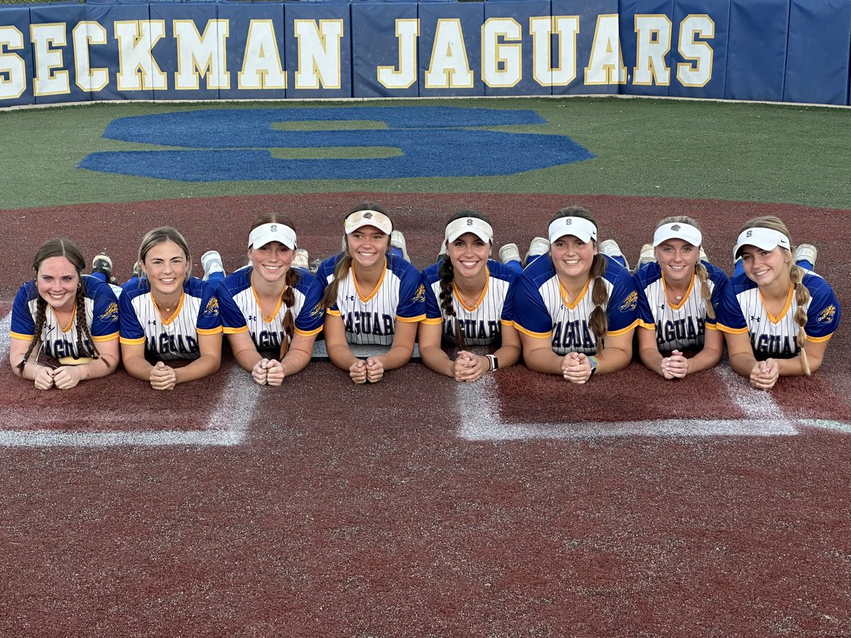 seckmansoftball's tweet photo. @kendall_altman @aubriebaur @Audrey__Davis07 @DempseyAedin @MckennaIlko @grace_harvell @claireknoll_ @emmamaness_ we are going to miss you 8 so much! Thank you for everything these past 4 years! 
@JaguarAthletics @SeckmanHigh @CheapSeatsPhoto https://t.co/lHiAWjJbFf