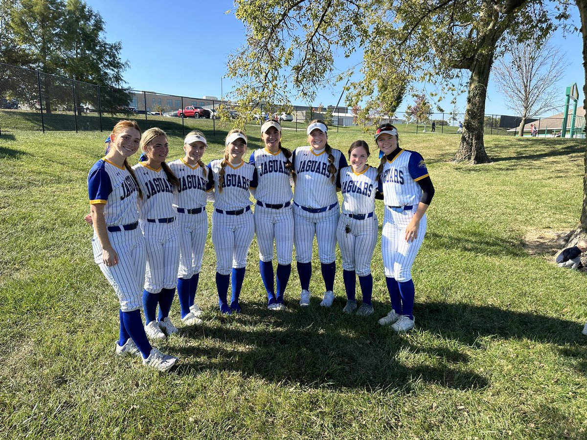 seckmansoftball's tweet photo. @kendall_altman @aubriebaur @Audrey__Davis07 @DempseyAedin @MckennaIlko @grace_harvell @claireknoll_ @emmamaness_ we are going to miss you 8 so much! Thank you for everything these past 4 years! 
@JaguarAthletics @SeckmanHigh @CheapSeatsPhoto https://t.co/lHiAWjJbFf