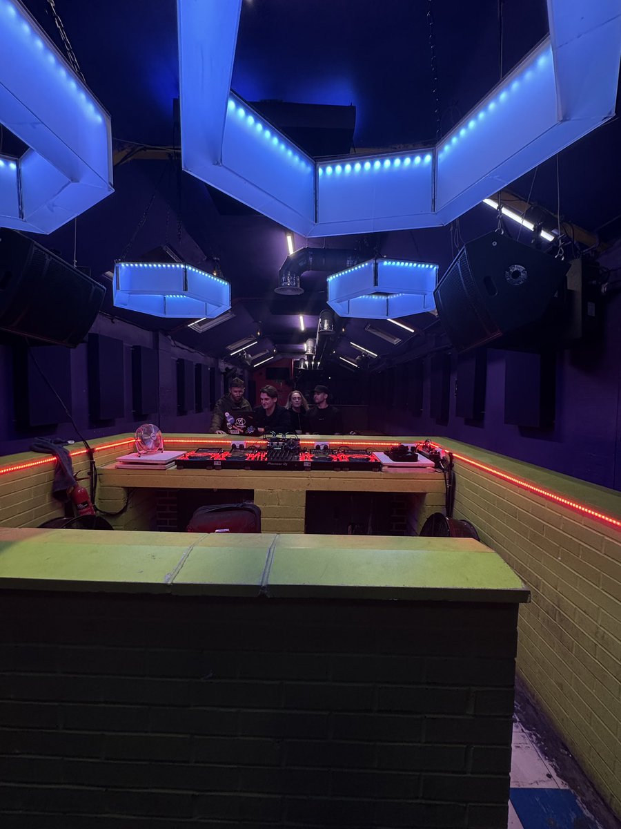 Get In The Rave tweet media