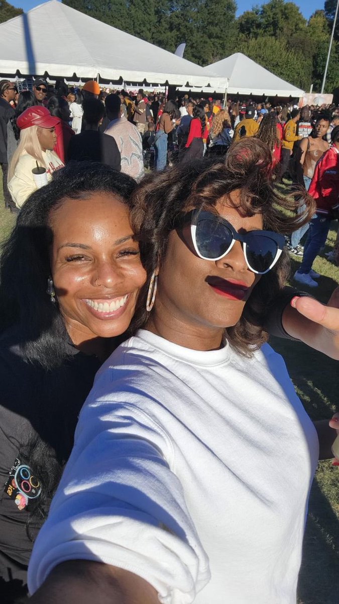 ellehoods_'s tweet image. Family #CAU