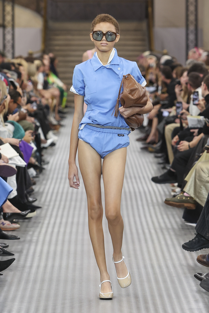 JANNIKPAARE's tweet photo. Miu Miu Spring/Summer 2025: Salt Looks Like Sugar—Where #Art, Fashion, and #Cinema Collide

https://t.co/bZRx4rr8CW 

#MCOTmag #pfw #fashion #MiuMiu #News #Paris #FashionWeek #trending https://t.co/R2C3Kk9Muz