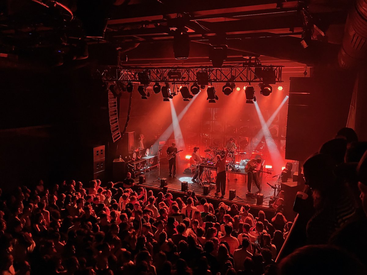 Incredible live qualities you have to see: #leoniden #sophisticatedsadsongs tour at #arenawien w #rosmarin presented by #spoonagency

>> stateofguitars.net/leoniden-rosma…

<a href="/arenawien/">Arena Wien</a> <a href="/LEONIDENUPDATES/">🖤 LEONIDEN UPDATES 🖤</a> #indie #indierock #indiefunk #kids #amillionheartbreaksongs #keepfuckingup #stateofguitars