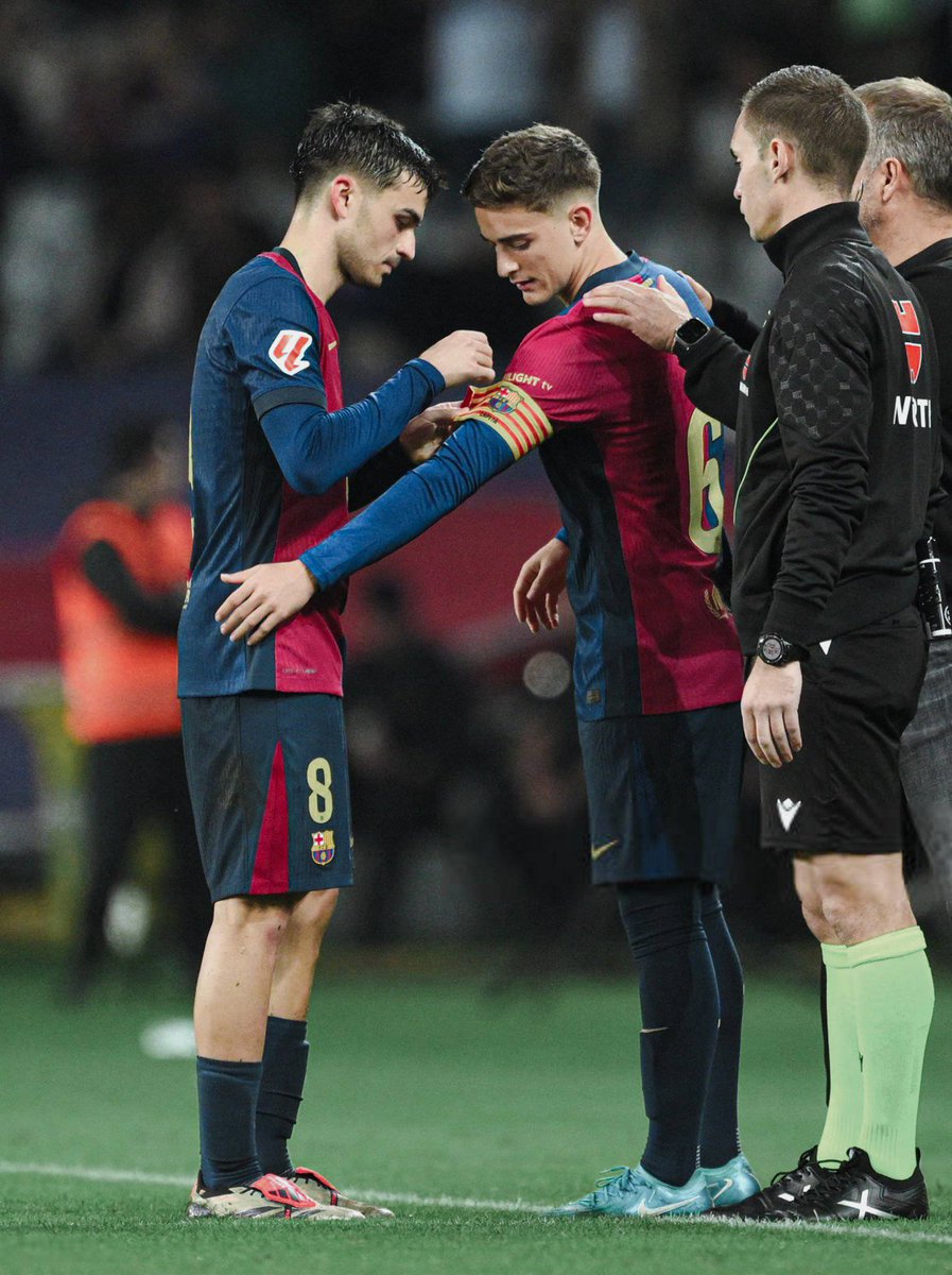 BarcaTimes's tweet photo. 🚨🎙️| Gavi: "No, I hadn't expected that Pedri would give me the armband. Thanks Pedri." #fcblive 😂❤ https://t.co/4yiWeDbyzy