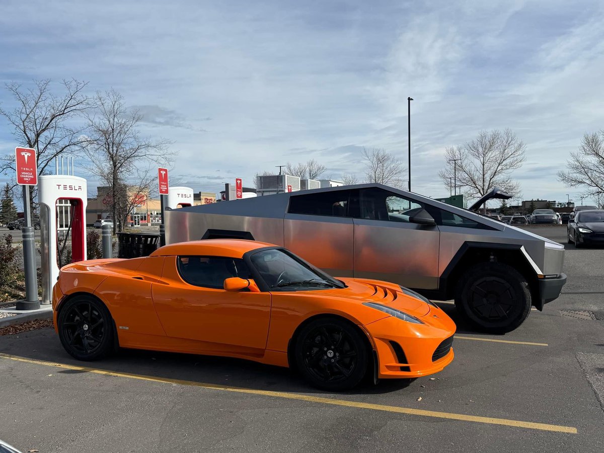 How it started vs how it’s going 

2010 Roadster and 2024 <a href="/cybertruck/">Cybertruck</a> 

📸: Capri R