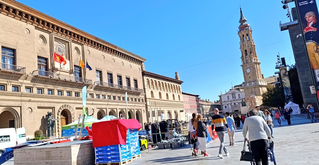 alfonsryo's tweet photo. Espectacular finde otra vez en Zaragoza! Reunión Málaga / Japón / Barna / Maños. Birras, tapas, podcàsting, retrogaming, música, etc. Yeahhh! https://t.co/tUU03YTpIE