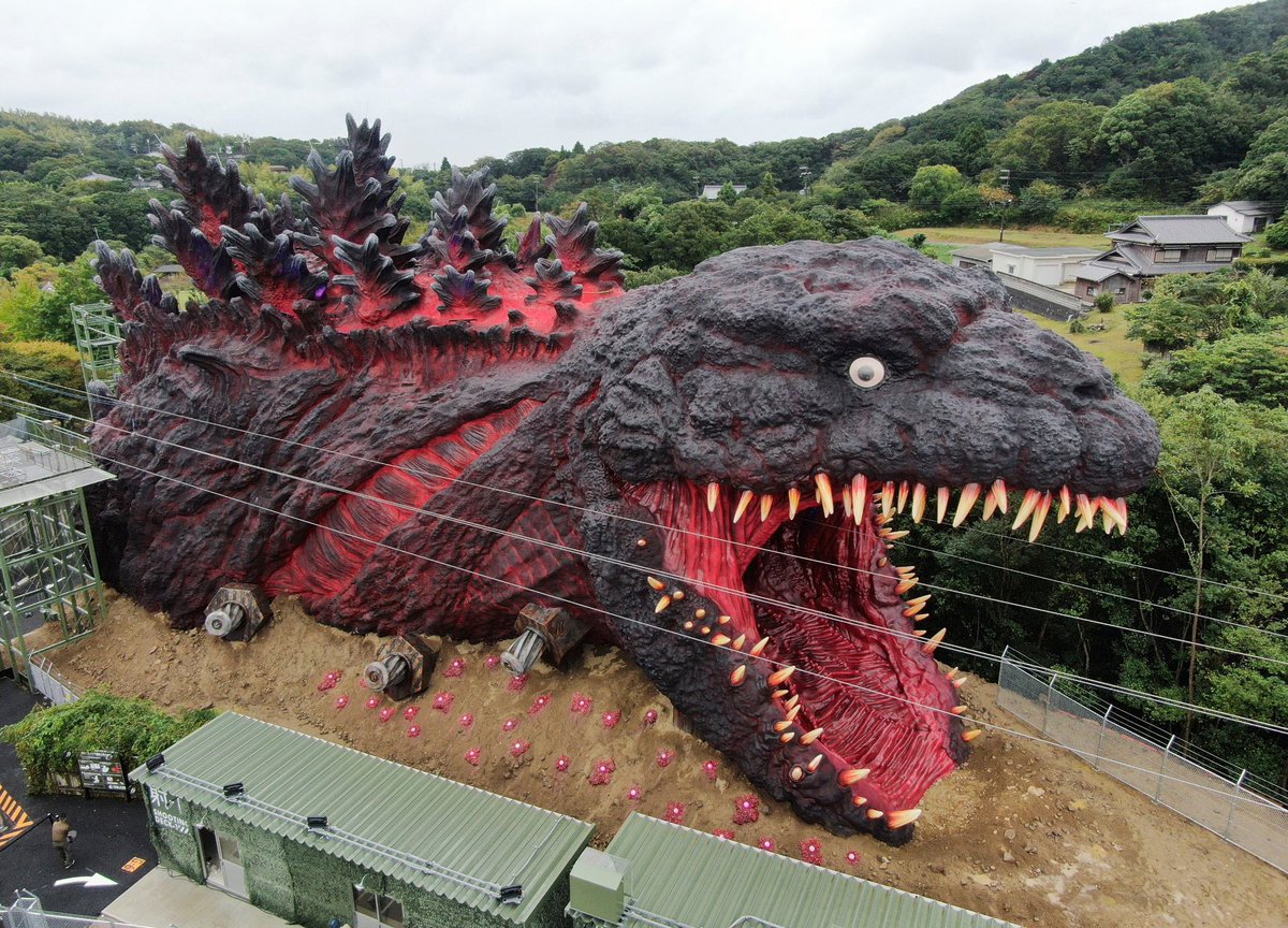 Mr_goji54's tweet photo. The life-sized Godzilla Zip Line attraction at Nijigen no Mori Park in Awaji, Japan. https://t.co/82tqvX81o5