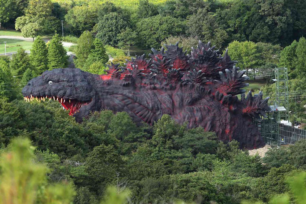 Mr_goji54's tweet photo. The life-sized Godzilla Zip Line attraction at Nijigen no Mori Park in Awaji, Japan. https://t.co/82tqvX81o5