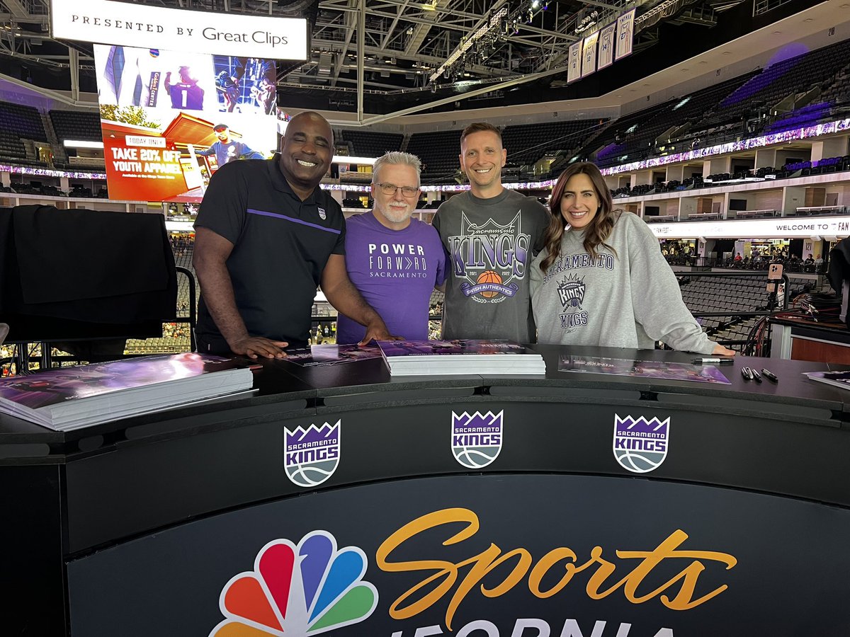 timbwatts's tweet photo. 2022 vs 2024. Great connecting with @DeuceMason and @momoragan again for @SacramentoKings FanFest! Hope that MO’s lucky playoff sweater does the trick this year! https://t.co/vhi5slHito