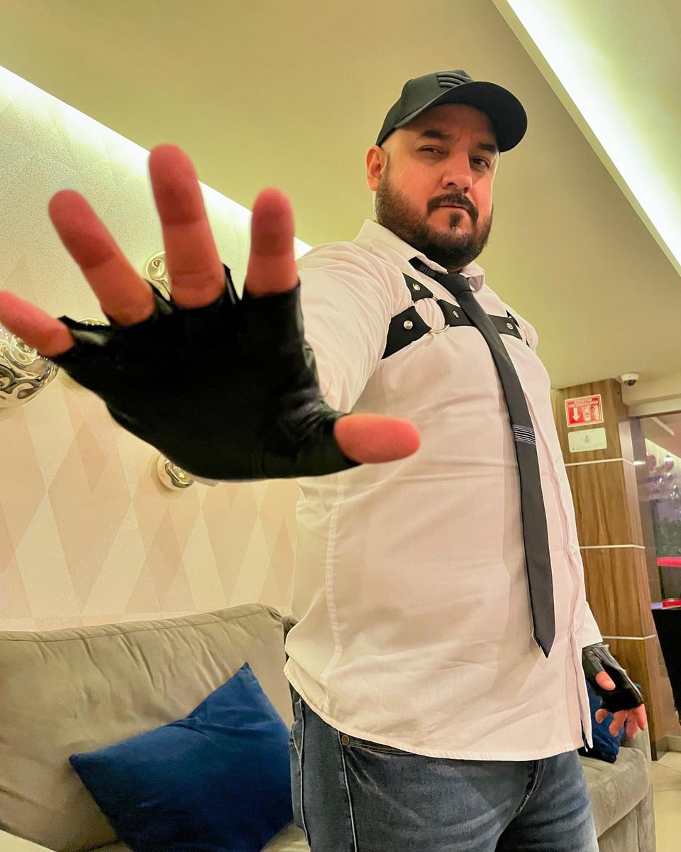 SocioRockstar's tweet photo. ⛓️🧔🏻♂️⚙️ #Beardmen #CubBear #Gordito #DadBod #DadsofTikTok #Arnes #Leather #BearMex #ChubBaldAndAwesome #BearsOnInstagram #Oso #Bear #Daddy #DaddyBear #PapiOso #ImNotAbearNotYetAwomen https://t.co/2IEQCDC2Bn