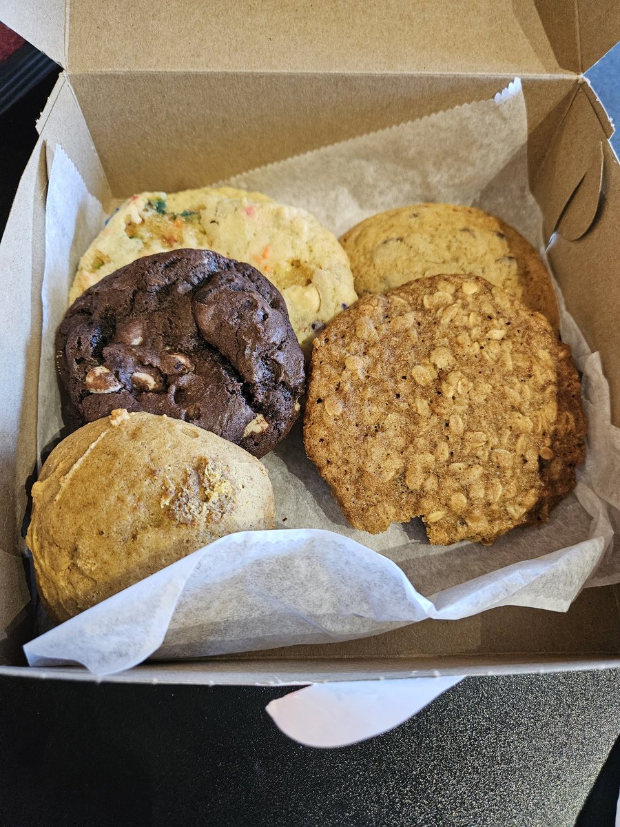 1L's tweet image. Cookies at the BSO