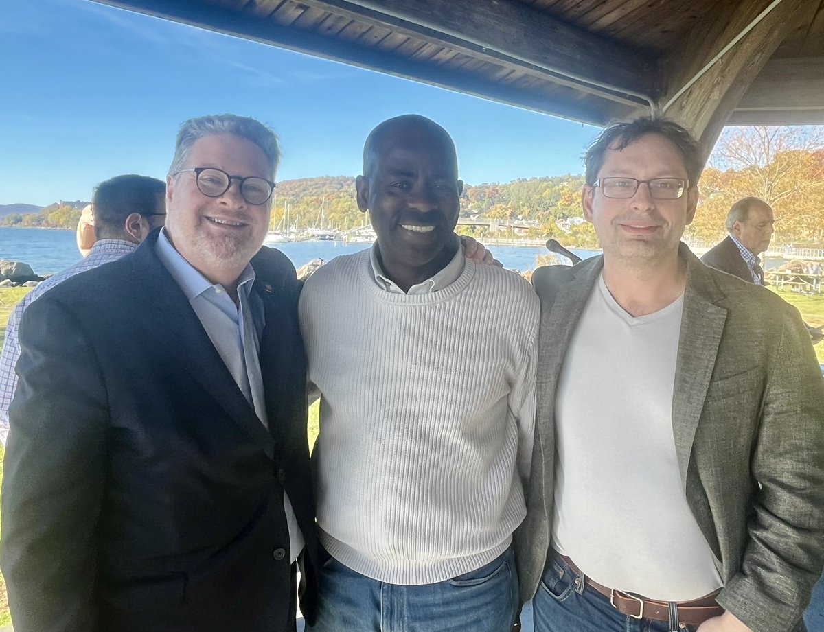 PeteforNy's tweet photo. Great to join the @CrotonDems today in Senasqua Park to support our outstanding Democratic candidates up and down the ballot! https://t.co/wwpblT7zu1