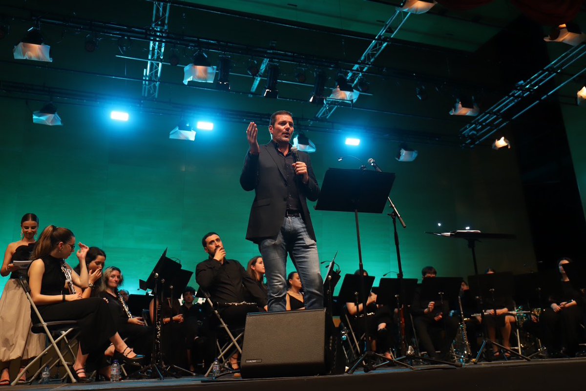 lopezcamposgal's tweet photo. Galicia é música. Así se reflicte no Certame Galego de Bandas de Música Populares que clausuramos hoxe e no que participaron preto dun milleiro de músicos

Parabéns á @FGBMP pola organización e o seu compromiso coa conservación dun dos piares da nosa identidade cultural https://t.co/XvTA2mRe1T