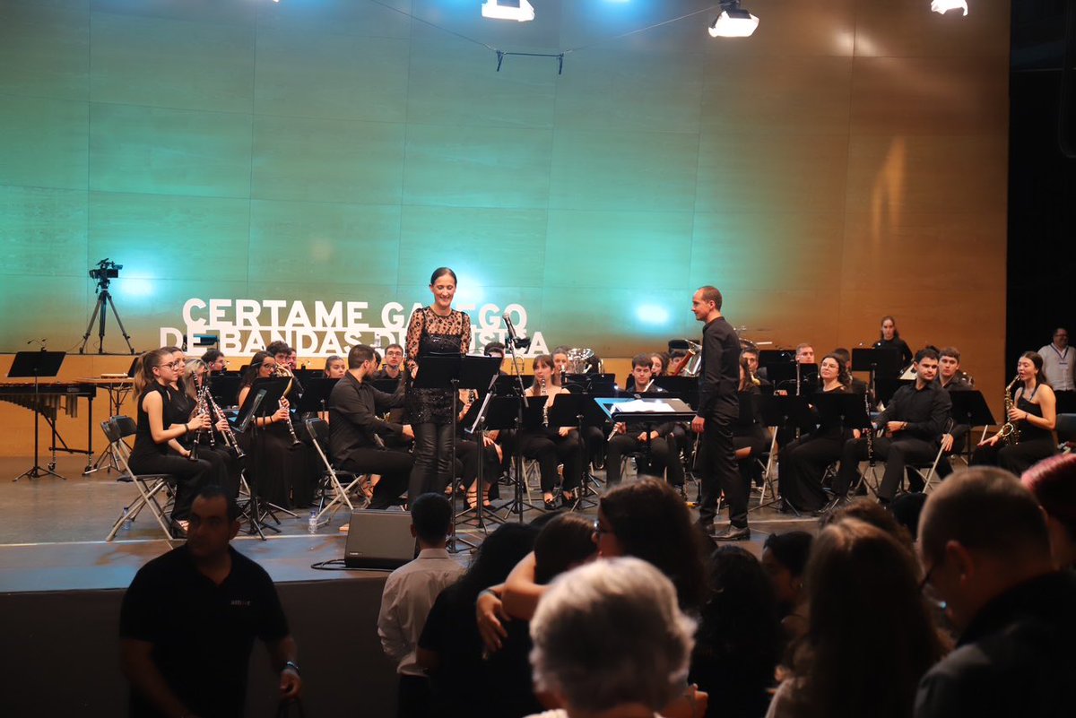 lopezcamposgal's tweet photo. Galicia é música. Así se reflicte no Certame Galego de Bandas de Música Populares que clausuramos hoxe e no que participaron preto dun milleiro de músicos

Parabéns á @FGBMP pola organización e o seu compromiso coa conservación dun dos piares da nosa identidade cultural https://t.co/XvTA2mRe1T