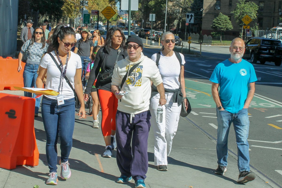 NYCPlanning's tweet photo. Thanks to everyone who joined us & @CMJulieWon for our waterfront walkshop!
The weather was perfect as we discussed ways to better connect the waterfront from Queensbridge to Gantry through the Long Island City Neighborhood Plan.
https://t.co/evFha8ZX4v #OneLIC https://t.co/qjqPKXh1Vz