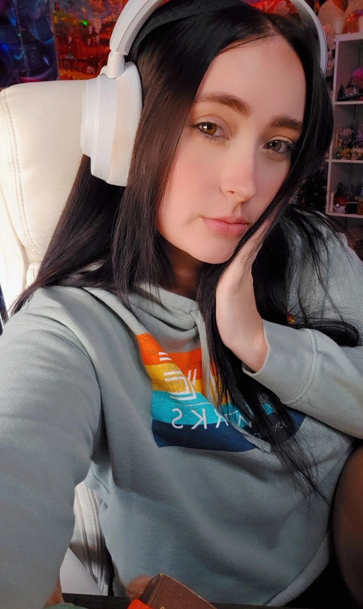 bunixiee's tweet image. Cozy game into spooky game!!!♡ early stream((: twitch.tv/bunixiee