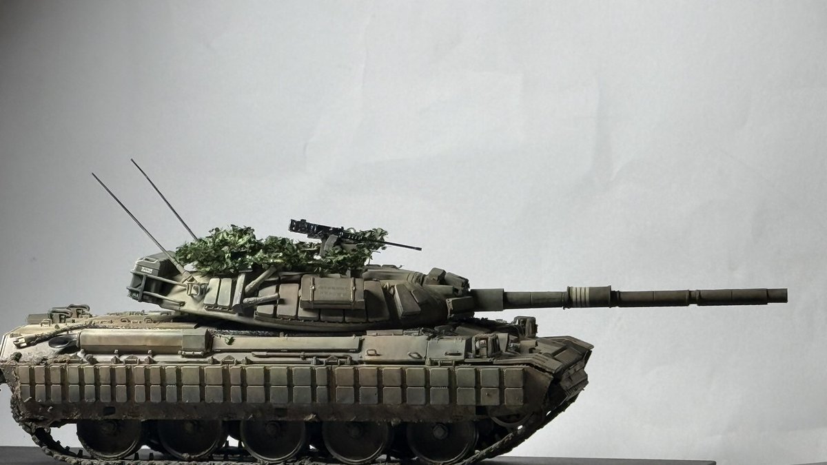 ホビージャパン 1/35 74式戦車改 リアクティブアーマー（バトルオーバー北海道ver）完成しました！

何せランナーの番号があっちこっち散らばってるので探すのに苦労しました！

姿勢が変わるので完成後もなかなか楽しめます！

#７４式戦車  #陸上自衛隊 #JGSDF #ホビージャパン