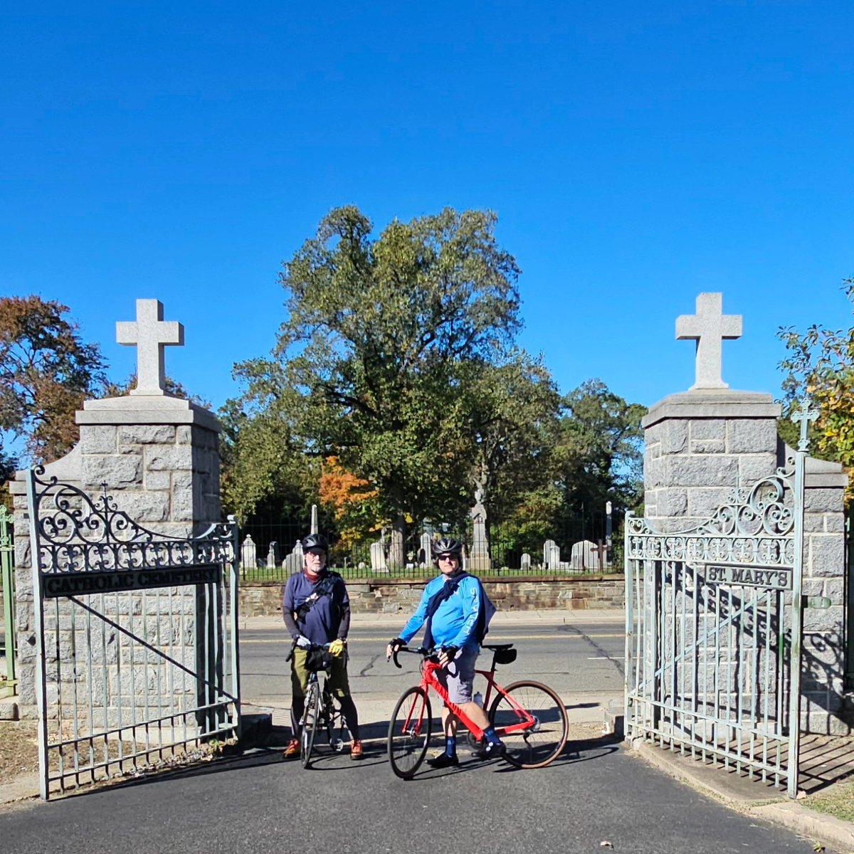 Chris_Roell's tweet photo. Being Hallowen season and all, today's Urban Adventure Bicycle Ride, we rode to check out some cemeteries in the District! #bikedc #uabicycleride #urbanadventureride #dccemeteries #cemeteries #cemeteriesdc #cemetry https://t.co/LVNSTeEp9I