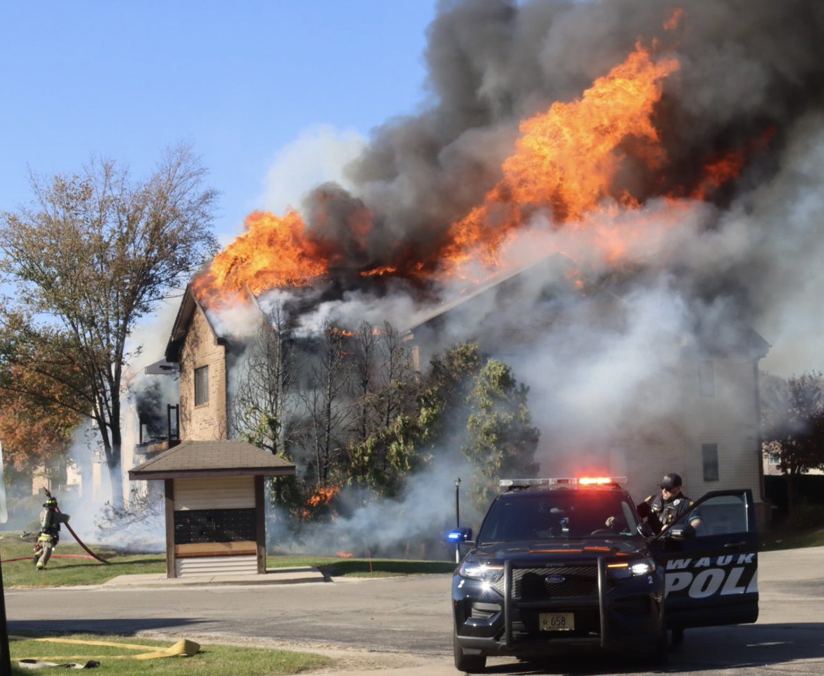 SnopekTim's tweet photo. 16 Unit apt. Building Destroyed by Fire
Waukesha 
2:41 today Sunday https://t.co/IIXdTF9j5U