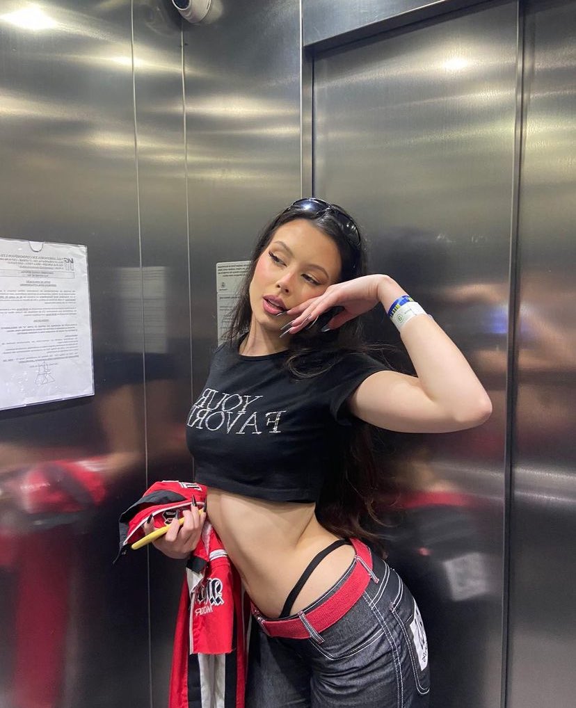 fica só olhando 💋