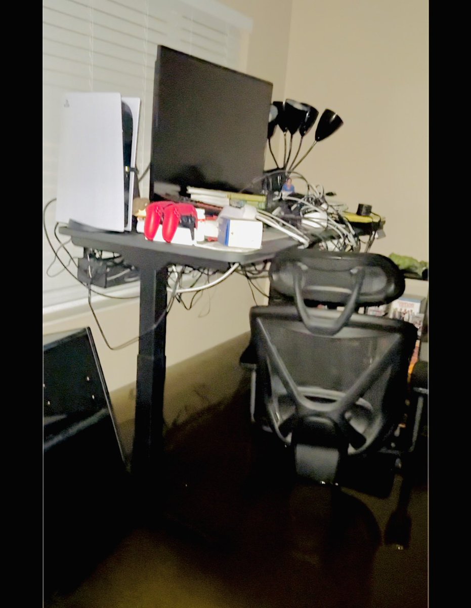 thomasleebusby's tweet photo. Big shoutout to @MojoDesk for making a great product! The desk saved all of my electronics and so many irreplaceable keepsakes during hurricane Helene! Unfortunately the desk itself didn’t survive all the salt water, but I will definitely buy another one in the future. https://t.co/kaXdFn7xpP