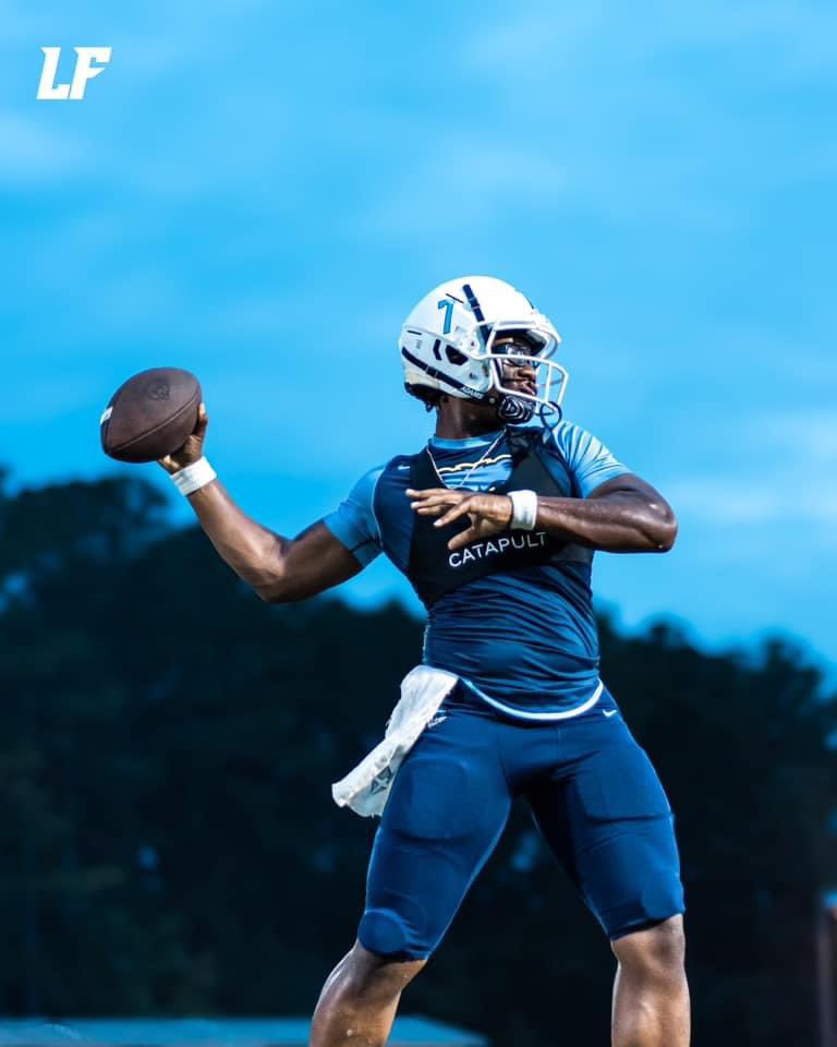 SFBruinFootball's tweet photo. From @PrepRedzoneSC:

“It’s clear @7MessiahJackson is getting more comfortable, too. The junior quarterback was 12-of-14 for 183 yards and four total touchdown passes. His 17-to-4 touchdowns to interception ratio is looking quite strong.”

Read more here: https://t.co/oyuh2pNC8F https://t.co/3viryPSiGf