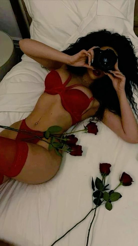 ⠀⠀🥀

⠀⠀⠀⠀#SeductiveSunday