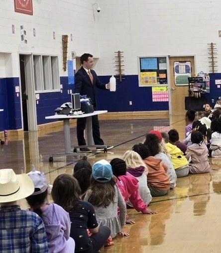 Thank you ⁦<a href="/MHendersonWTKR/">Myles Henderson</a>⁩ for visiting our 2nd and 4th graders ⁦<a href="/BaysideBulldog/">Bayside Bulldogs</a>⁩. We all loved your cloud in a bottle “trick”.  You are “cirrusly” amazing. 🤣 ⁦<a href="/amandaloyd/">Amanda Loyd</a>⁩ ⁦<a href="/vbschools/">VBSchools</a>⁩ ⁦<a href="/heatherschweit1/">Heather Schweitzer</a>⁩ ⁦<a href="/MsOConnor33/">Amy O'Connor</a>⁩