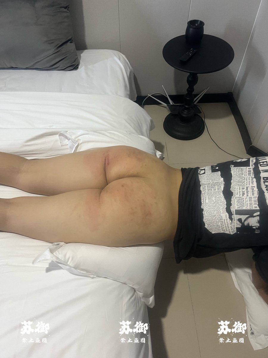 这可能是实践了那么多屁股里手感最好的一个了。两瓣软弹的臀肉像棉花糖一样好rua👋 这次还解锁了新的姿势 敬请期待😜 #打屁股 #spanking #实践 #女贝 #软弹屁股 #臀缝