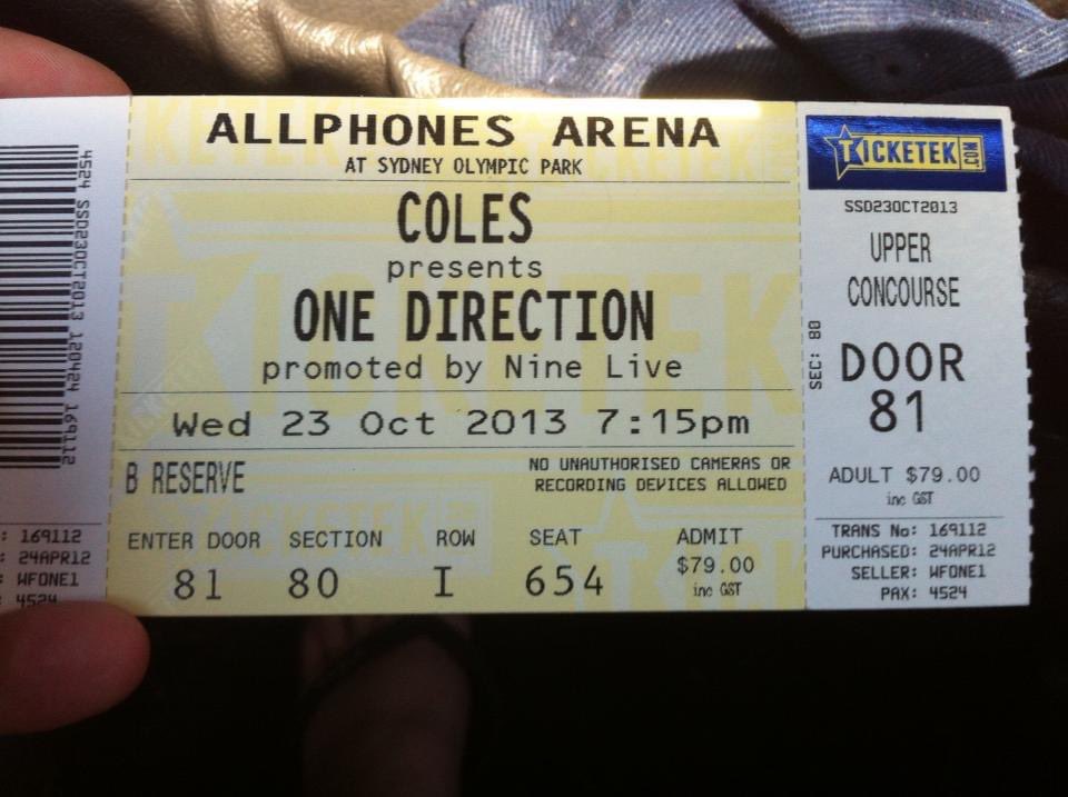 Stormyicebee's tweet photo. My 11 year old self heart is breaking so much. I still can’t believe you’re gone. I feel so grateful that I got to see you live @LiamPayne #RipLiamPayn #OneDirection #iwillmissyou https://t.co/35USbJg9I6