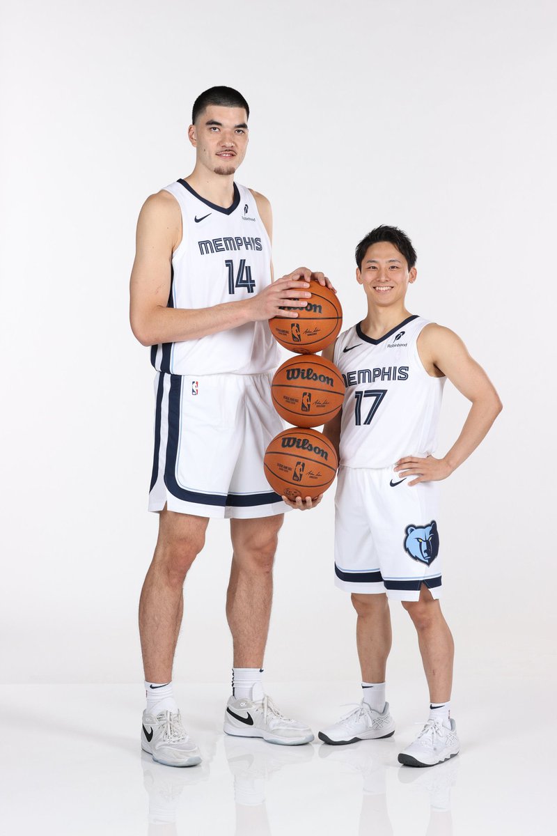 Nba シモンズ ベンシモンズ 身長 ベン・シモンズ直筆サイン入り超大型
