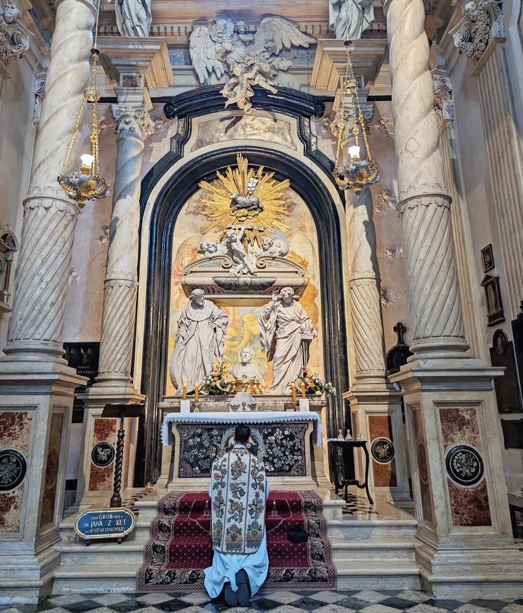 CanonsRegular's tweet photo. St. John Cantius, pray for us! Today the Canons Regular of St. John Cantius celebrate the feast of our beloved patron. 

In 1676 Pope Clement XIII declared that the Master from Kenty be a canonized Saint of the Roman Catholic Church. https://t.co/Ocq9b7CTx2
