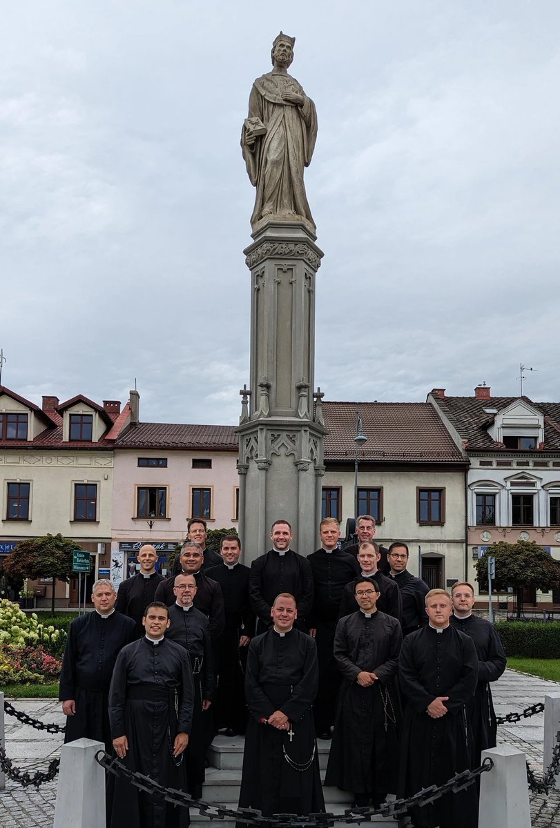 CanonsRegular's tweet photo. St. John Cantius, pray for us! Today the Canons Regular of St. John Cantius celebrate the feast of our beloved patron. 

In 1676 Pope Clement XIII declared that the Master from Kenty be a canonized Saint of the Roman Catholic Church. https://t.co/Ocq9b7CTx2