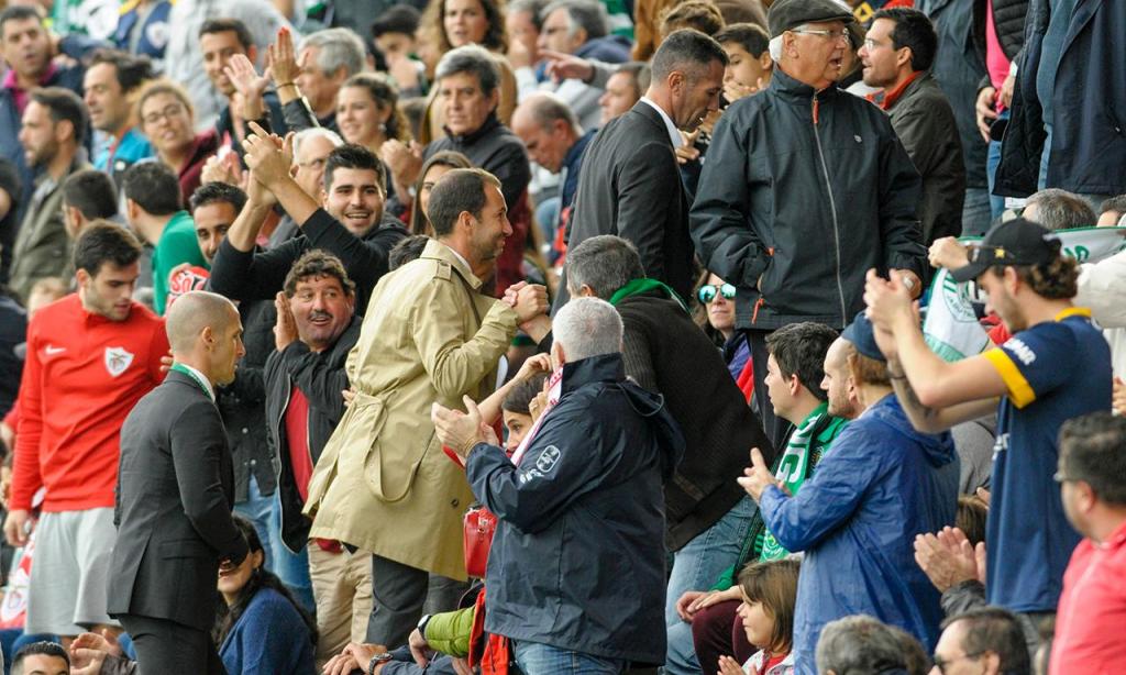 Universo_scp's tweet photo. Frederico Varandas e a relação com as claques "Não pode haver ninguém acima de clube, seja uma claque ou um grupo de sócios." 

" A mim não me preocupa muito a relação que as claques têm comigo. Preocupa-me sim a relação que as claques têm com o Sporting. E quando nós chegámos aqui não podia haver quem quer que fosse que estivesse acima do Sporting. Do que é o melhor para o Sporting. Seja uma claque, seja um grupo de sócios, seja quem for. E teve de ser feito o que nós entendíamos o melhor para o Sporting, para defender o Sporting. As consequências disso, se depois ficam a gostar muito ou pouco de mim, isso é para o lado, mais uma vez, que durmo melhor."