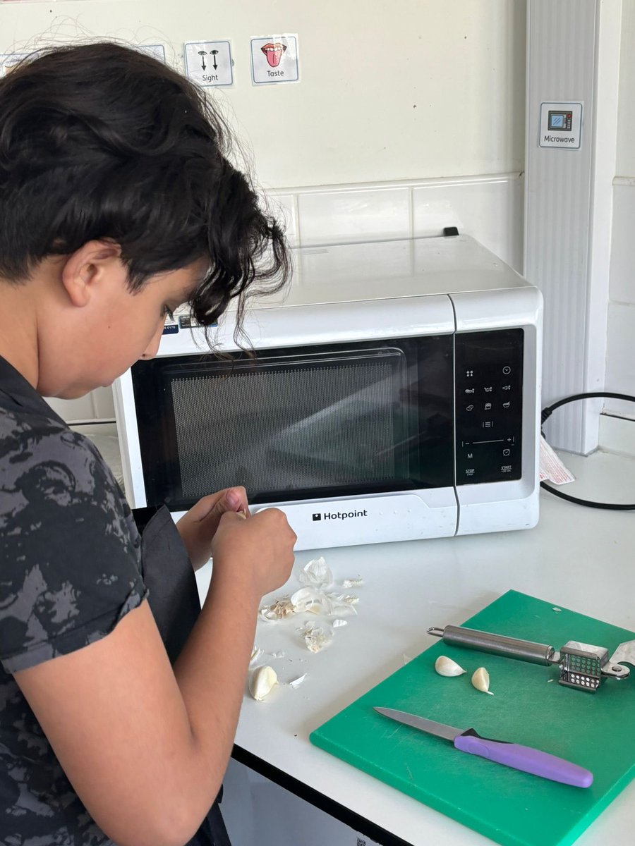 EdgeNorthfield's tweet photo. In the cooking option for this week’s enrichment afternoon, students were tackling a taste sensation of Turkish chicken kebab meat with rice and salad #expandingexperiences #changebeginshere #edgelife https://t.co/PTgx3hUjss