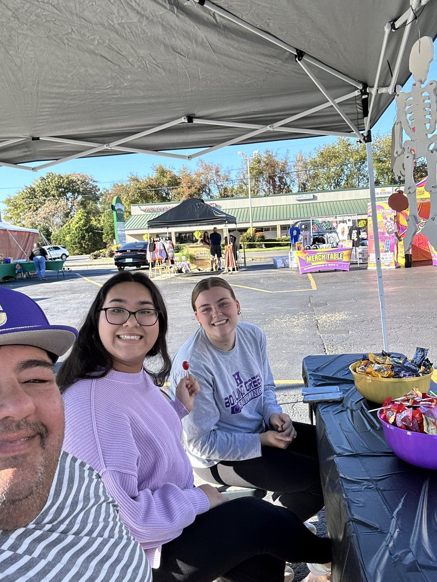 We are currently at the <a href="/SouthernLanes_/">Southern Lanes Inc</a> handing out candy at the Trunk or Treat!