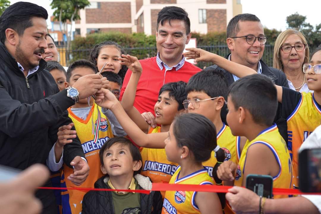 boyaca_noticias's tweet photo. En #Sogamoso fueron inagurados 3 importantes escenarios deportivos gracias a los convenios solidarios entre la @AlcSogamoso y las Juntas de Acción Comunal.
https://t.co/4O7NKdbq3B https://t.co/v0eJYTPS2E