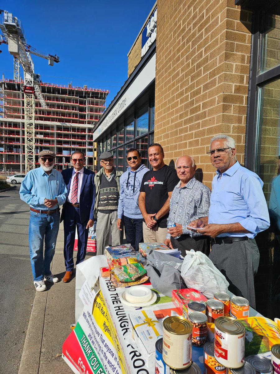 NadeemAkbar2026's tweet image. Honored to attend the 10th Annual Thanksgiving Food Drive organized by Unity in the Community. Grateful to be part of such a meaningful initiative, helping collect donations to support those in need. Together, we’re making a difference!

#TimeForChange #TrudeauHasToGo
